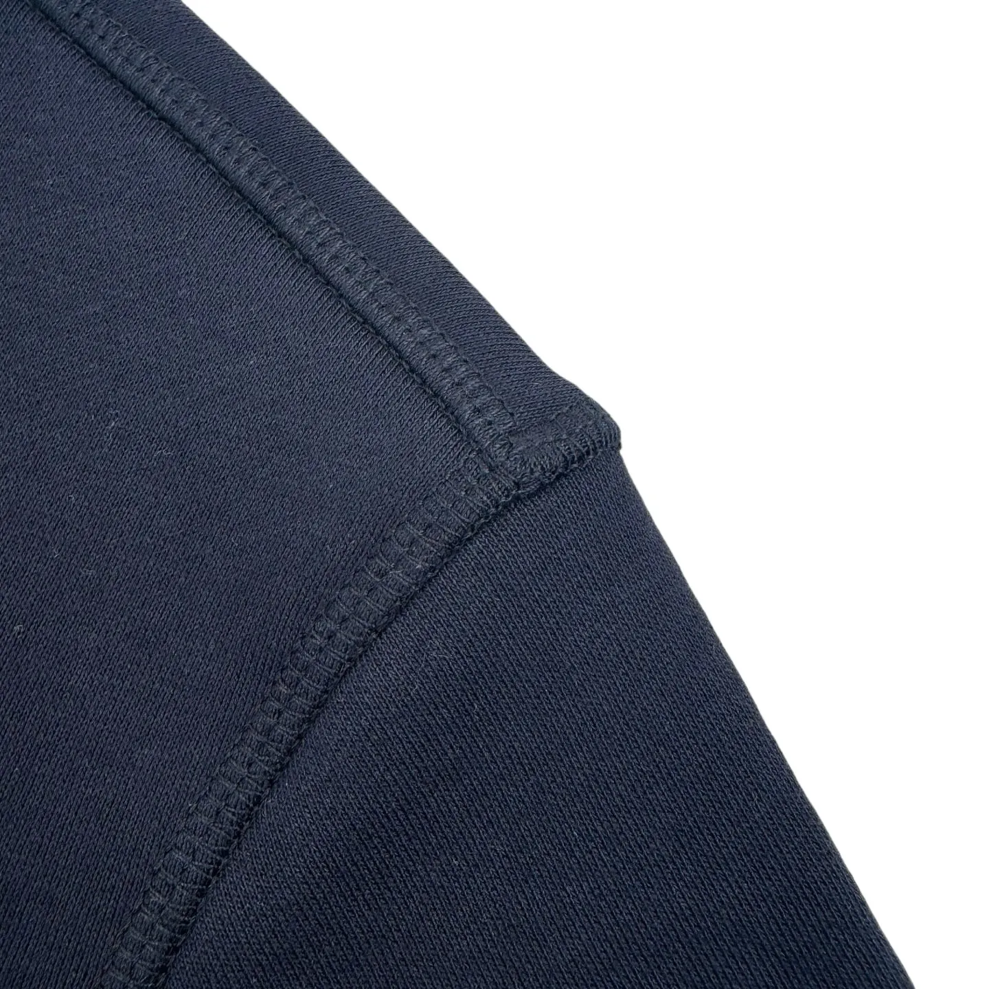 P290 [Exclusive supply] Ralph Lauren pony embroidered round neck sweatshirt (navy blue). The original purchase was 1,690 and developed. The fabric is made of customized cloud-like honey cotton fleece sweatshirt material. It feels delicate and comfortable to the skin. It is based on matte gray. It comes with a soft light filter. The exquisite indigo pony logo is embellished. It is highly recognizable. It has an atmosphere of freedom and vitality. Pure and smart color symphony outlines a high-end silhouette with extreme simplicity. Become the smart focus of vision. Show your taste in silence, using imported machine embroidery technology. Use advanced computer control system and precision mechanical components to achieve the iconic pony embroidery operation. High precision. The lines are smooth and delicate, using the Hasuo process. Use specific machines to sew. The Hasuo fastness is high. It adds visual effects. It is time-consuming and labor-intensive. The fabrics have been washed. It has better hand feel and texture. It is not easy to deform, not easy to shrink, not easy to fade, and maintains long-term beauty. Size:S-M-L-XL